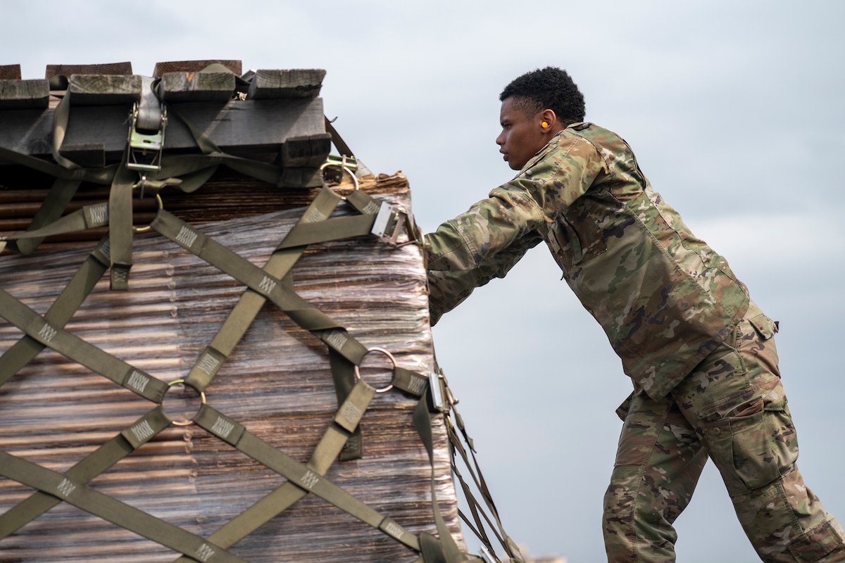 Yokota Airman train on 25K Halverson to strengthen cargo readiness