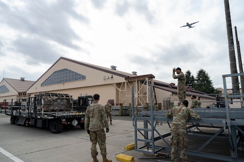 Yokota Airman train on 25K Halverson to strengthen cargo readiness