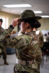 U.S. Army standardizes drill sergeant campaign hats