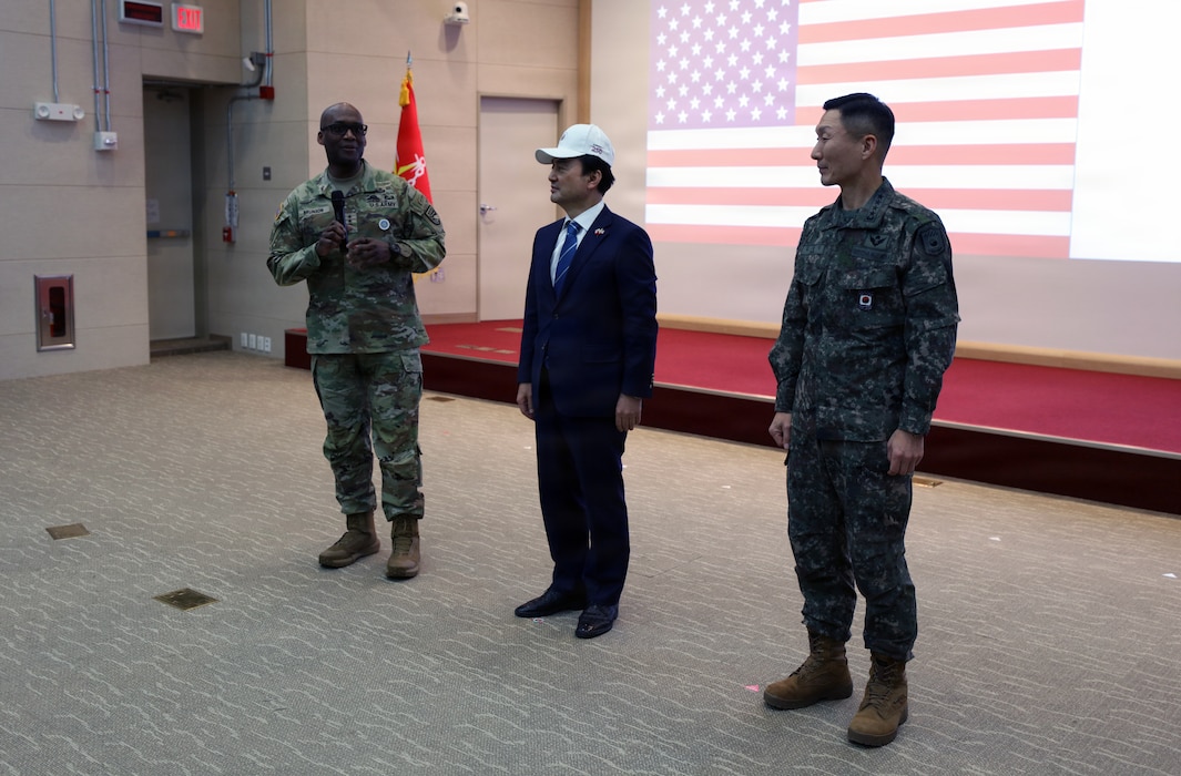 U.S. Army Gen. Xavier Brunson, commander of United Nations Command, Combined Forces Command and U.S. Forces Korea, Republic of Korea Minister of National Defense Ahn Gyu-back and ROK Army Gen. Sungmin Kim, deputy commander of Combined Forces Command, provide remarks to senior leaders during Ahn's visit to Camp Humphreys, for the first time since taking office, on Jan. 6, 2026.