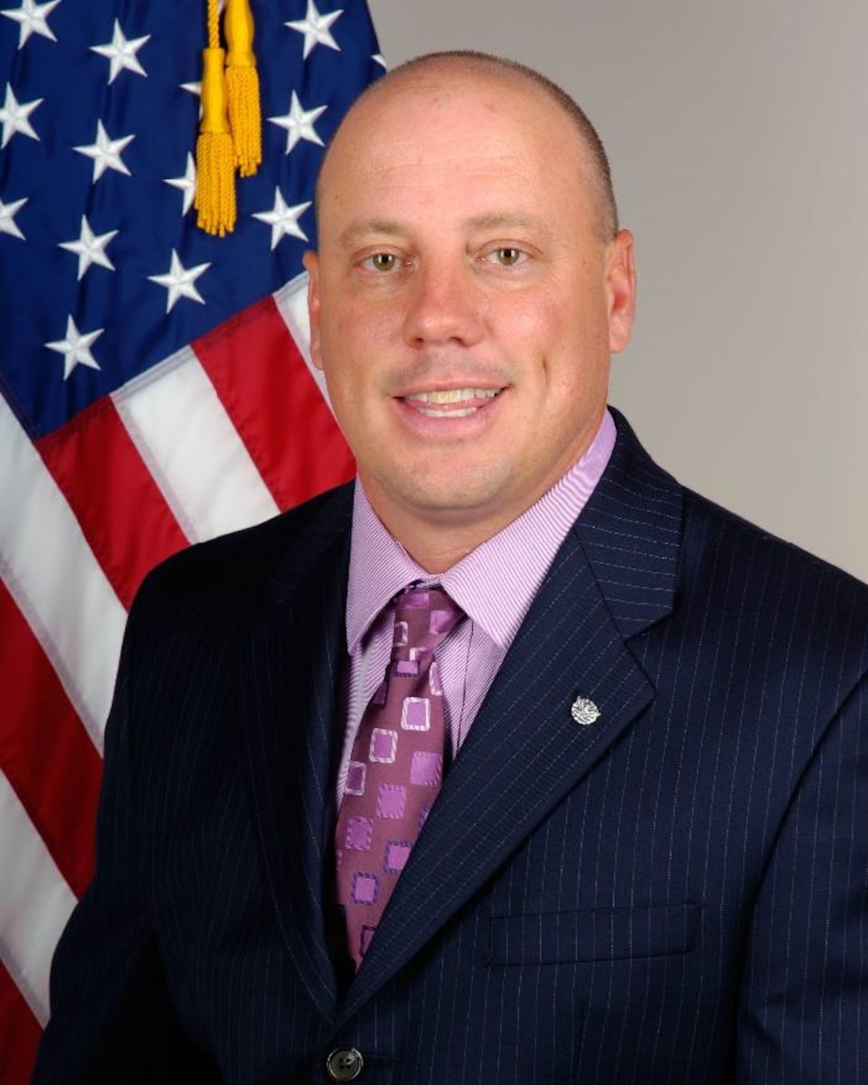 Official photo of Wayde L. Loflin