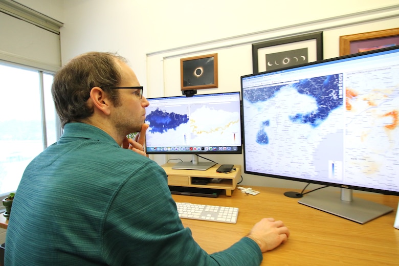 CRREL’s Dr. Theodore Letcher demonstrates the Mud Threat Score software tool.