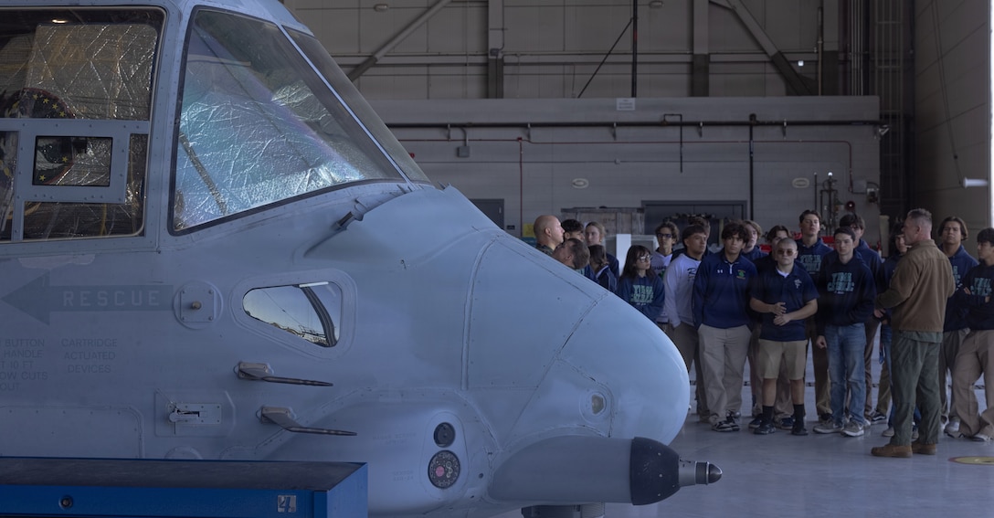 Yuma Catholic students visit MCAS Yuma