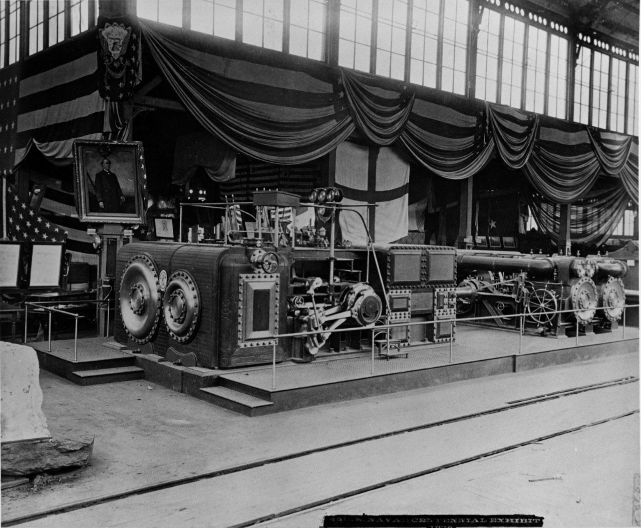 Steam engines are displayed in a warehouse.