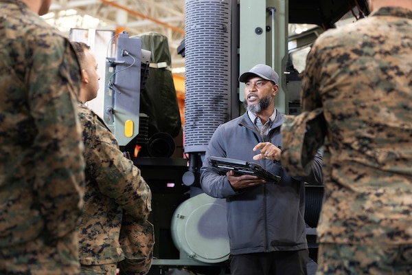 Marine Forces Reserve Leaders Tour Blount Island to Expand Indo-Pacific Support