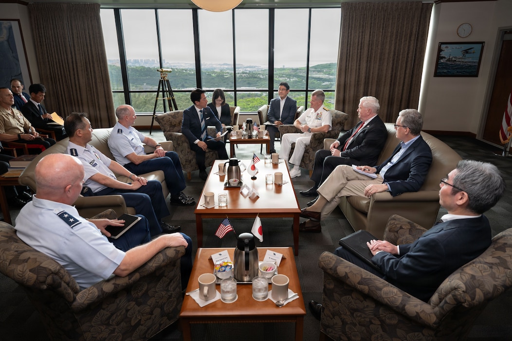 Adm. Samuel J. Paparo, commander of U.S. Indo-Pacific Command, meets with Shinjirō Koizumi, Japanese Minister of Defense, at USINDOPACOM headquarters, Camp H.M. Smith, Hawaii, Jan. 12, 2026.