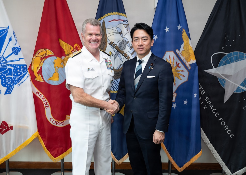 Adm. Samuel J. Paparo, commander of U.S. Indo-Pacific Command, meets with Shinjirō Koizumi, Japanese Minister of Defense, at USINDOPACOM headquarters, Camp H.M. Smith, Hawaii, Jan. 12, 2026.