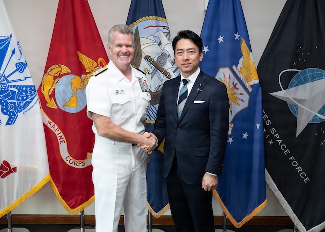 Adm. Samuel J. Paparo, commander of U.S. Indo-Pacific Command, meets with Shinjirō Koizumi, Japanese Minister of Defense, at USINDOPACOM headquarters, Camp H.M. Smith, Hawaii, Jan. 12, 2026.