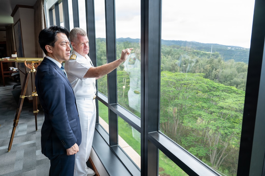 Adm. Samuel J. Paparo, commander of U.S. Indo-Pacific Command, meets with Shinjirō Koizumi, Japanese Minister of Defense, at USINDOPACOM headquarters, Camp H.M. Smith, Hawaii, Jan. 12, 2026