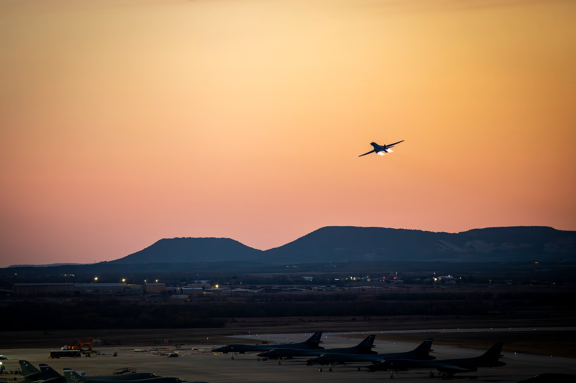 A U.S. Air Force B-1B Lancer aircraft