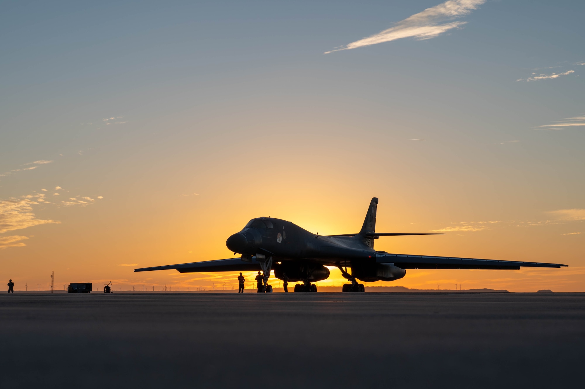 U.S. Airmen observe B-1B Lancer aircraft