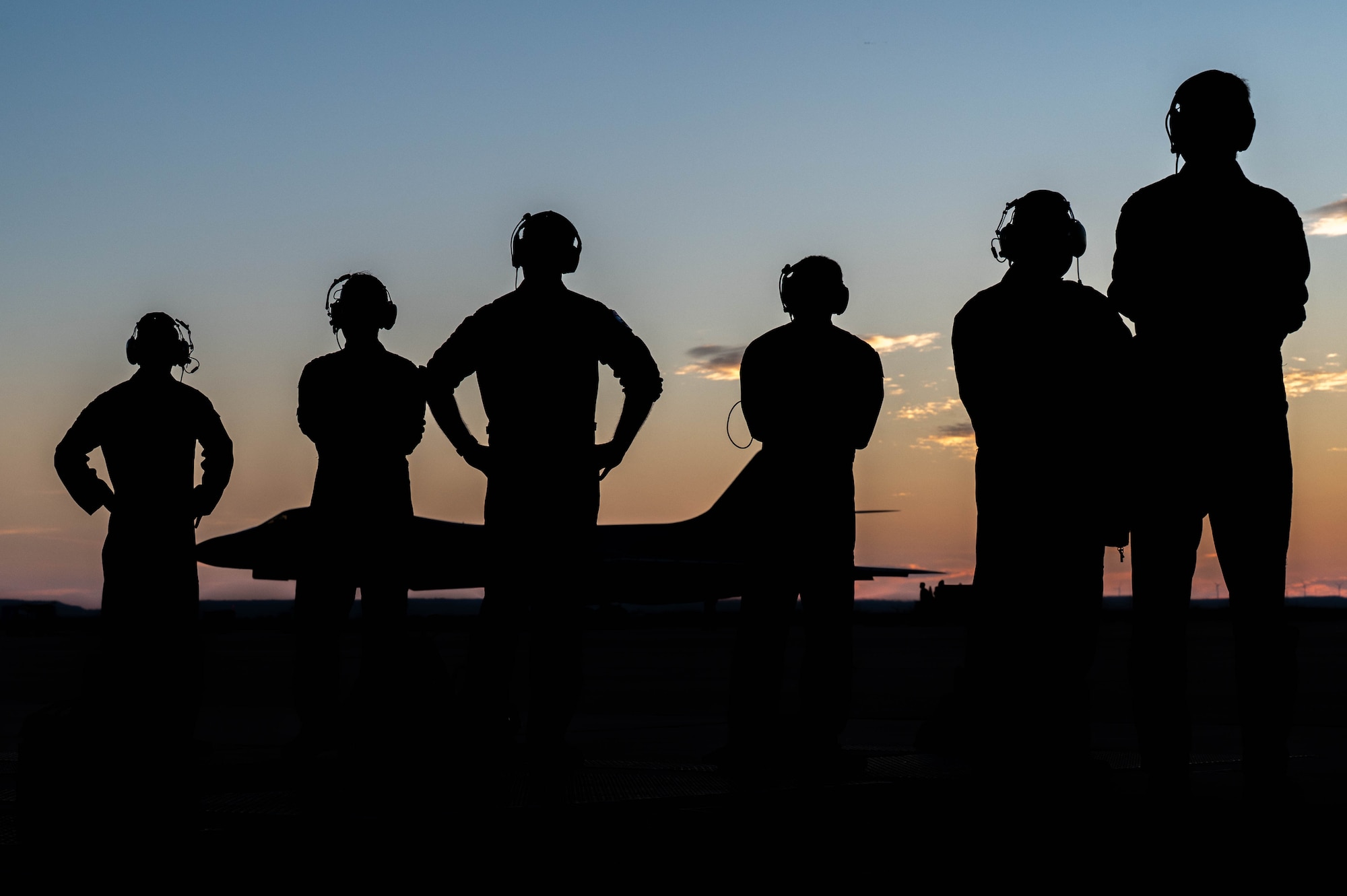 U.S. Airmen observe B-1B Lancer aircraft