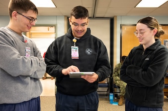 Hospital Corpsmen assigned to Naval Medical Center Camp Lejeune use a tablet-based Traumatic Brain Injury assessment application during an end-user touchpoint hosted by the Operational Medical Systems Program Management Office, Camp Lejeune, North Carolina, Jan. 14, 2026. The touchpoint at NMCCL is one in a series of planned engagements with prospective end users to help the OPMED Warfighter Readiness, Performance and Brain Health project management office refine the development of field-portable TBI detection devices designed for use in austere, remote locations across the globe. OPMED, part of the Defense Health Agency, partners with stakeholders across the Joint Force to develop, acquire, and field medical devices, treatments, and frontline care solutions for military medical providers to fill capability gaps with the speed of relevance. (Defense Health Agency photo by T. T. Parish/Released)