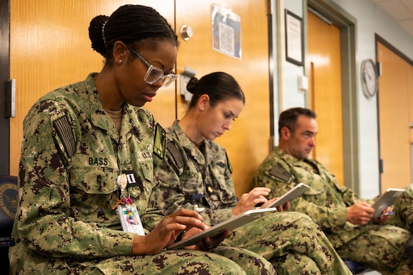 U.S. Navy medical officers provide feedback after participating in an end-user touchpoint hosted by the Operational Medical Systems Program Management Office, Camp Lejeune, North Carolina, Jan. 14, 2026. The touchpoint at NMCCL is one in a series of planned engagements with prospective end users to help the OPMED Warfighter Readiness, Performance and Brain Health project management office refine the development of field-portable TBI detection devices designed for use in austere, remote locations across the globe. OPMED, part of the Defense Health Agency, partners with stakeholders across the Joint Force to develop, acquire, and field medical devices, treatments, and frontline care solutions for military medical providers to fill capability gaps with the speed of relevance. (Defense Health Agency photo by T. T. Parish/Released)