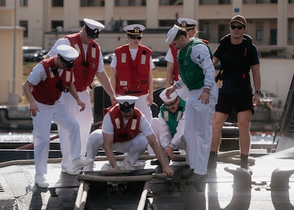 JOINT BASE PEARL HARBOR-HICKAM, Hawaii (Dec 8, 2025) - Sailors assigned to Virginia-class fast-attack submarine USS Hawaii (SSN 776) adjust mooring lines as Hawaii returns to its homeport at Joint Base Pearl Harbor-Hickam following a scheduled deployment, Dec. 8, 2025. Hawaii is assigned to Submarine Squadron 1 and is capable of supporting various missions, including anti-submarine warfare, anti-surface ship warfare, strike warfare, special operations forces support, and intelligence, surveillance, and reconnaissance. (U.S. Navy photo by Mass Communication Specialist 2nd Class Nicholas Russell)
