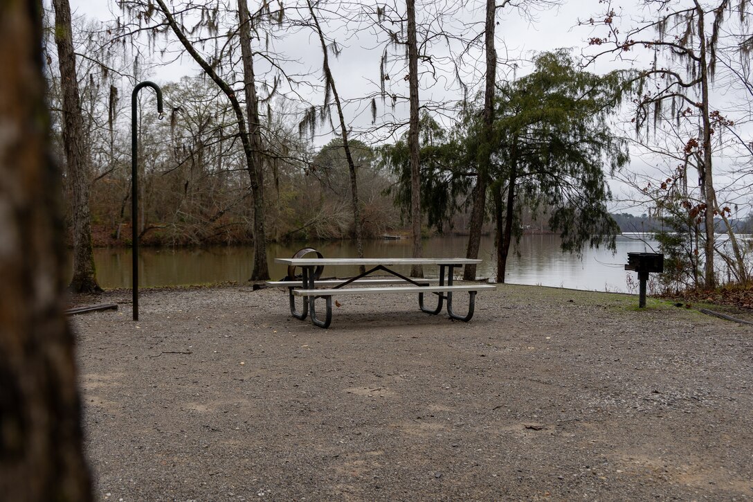 Picture of a picnic area near a lake.