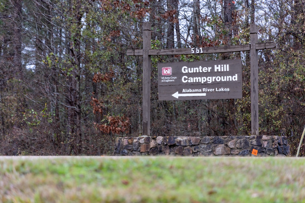 Picture of a camp ground sign.