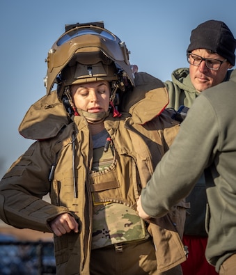 U.S. Army First Lieutenant completed a 1-mile run in the Next Generation Advanced Bomb Suit