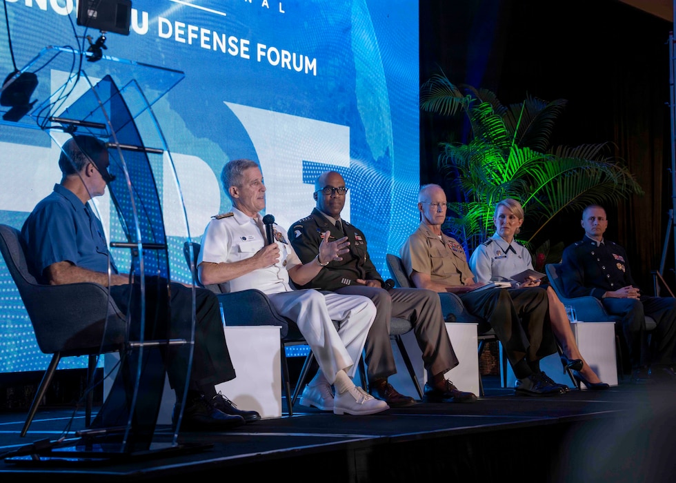 Adm. Steve Koehler, commander, U.S. Pacific Fleet, second from the left, and other military component representatives participate in the “Accelerating Multi-Domain Deterrence Needs for the Indo-Pacific” panel at the Honolulu Defense Forum in Honolulu, Jan. 12, 2026.