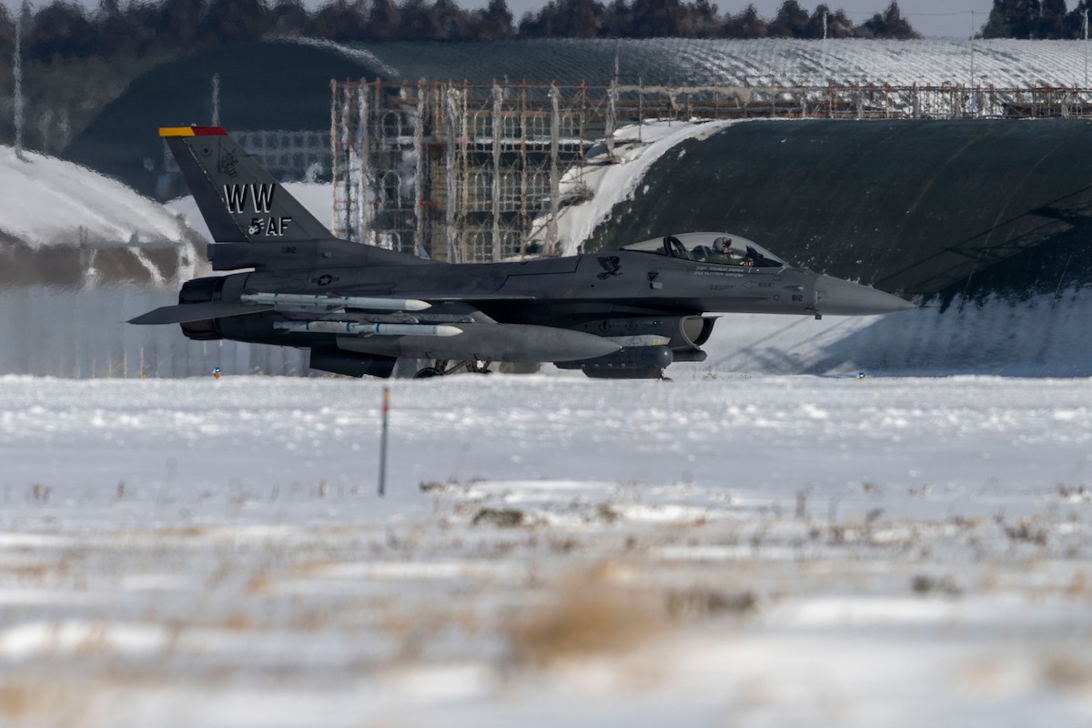 A U.S. Air Force F-16 Fighting Falcon assigned to the 35th Fighter Wing (FW) taxis to the flightline during Exercise Sprint 26-2 at Misawa Air Base, Japan, Jan. 14, 2026.