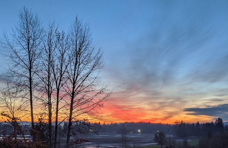 The sun sets over Fern Ridge Lake