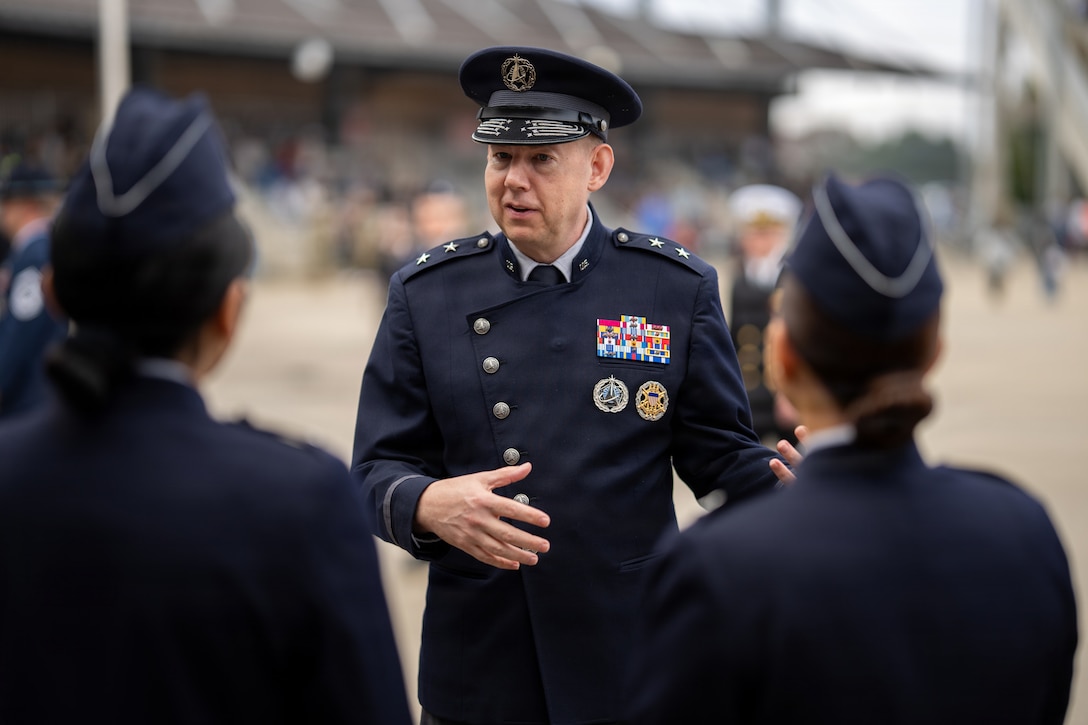 Photo pf general talking to people