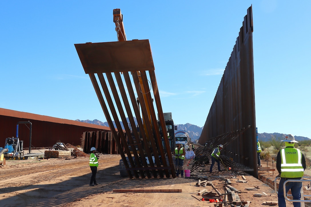 The U.S. Army Corps of Engineers contractors install border panels at the east end of the BMGR-1 project site near Yuma, Arizona, Jan 14. USACE is replacing permanent border barriers along the southern border of the U.S. at the direction of the U.S. Army by the Secretary of War, in response to the presidential national emergency declaration dated Jan. 20, 2025, authorizing the use of Section 2803 of Title 10, U.S. Code. (No one in this image crossed the international border)