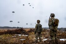 Yokota supports first JGSDF-hosted multinational airborne exercise