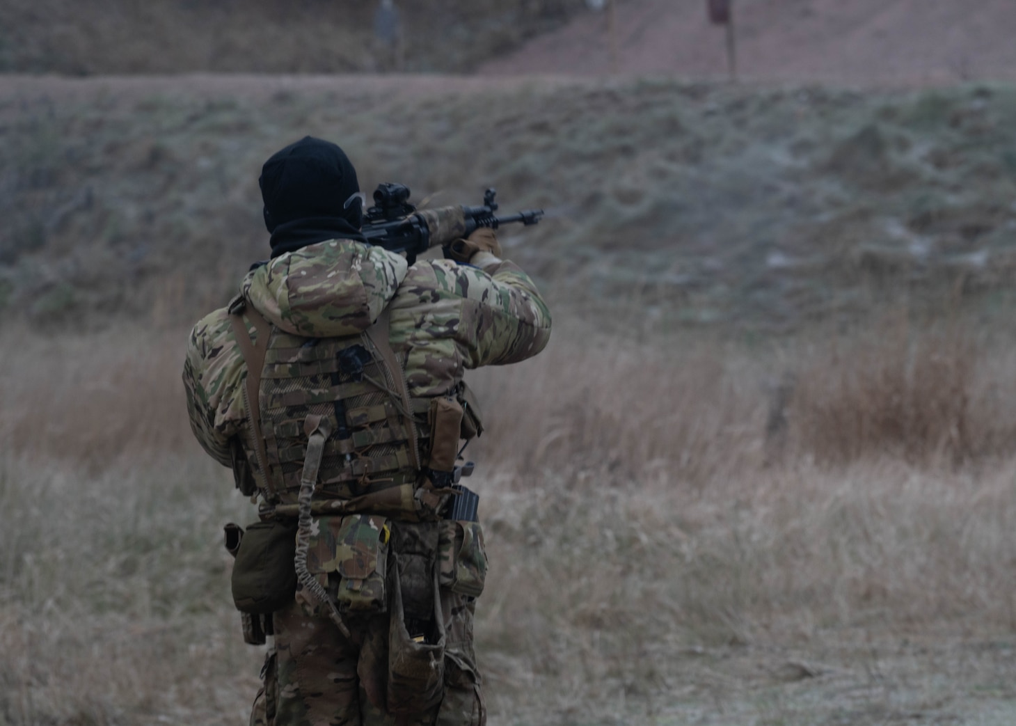 U.S. Navy EOD technicians and Finnish Navy sailors conduct a live-fire exercise in Finland during Freezing Winds 25 on Nov. 25, 2025.