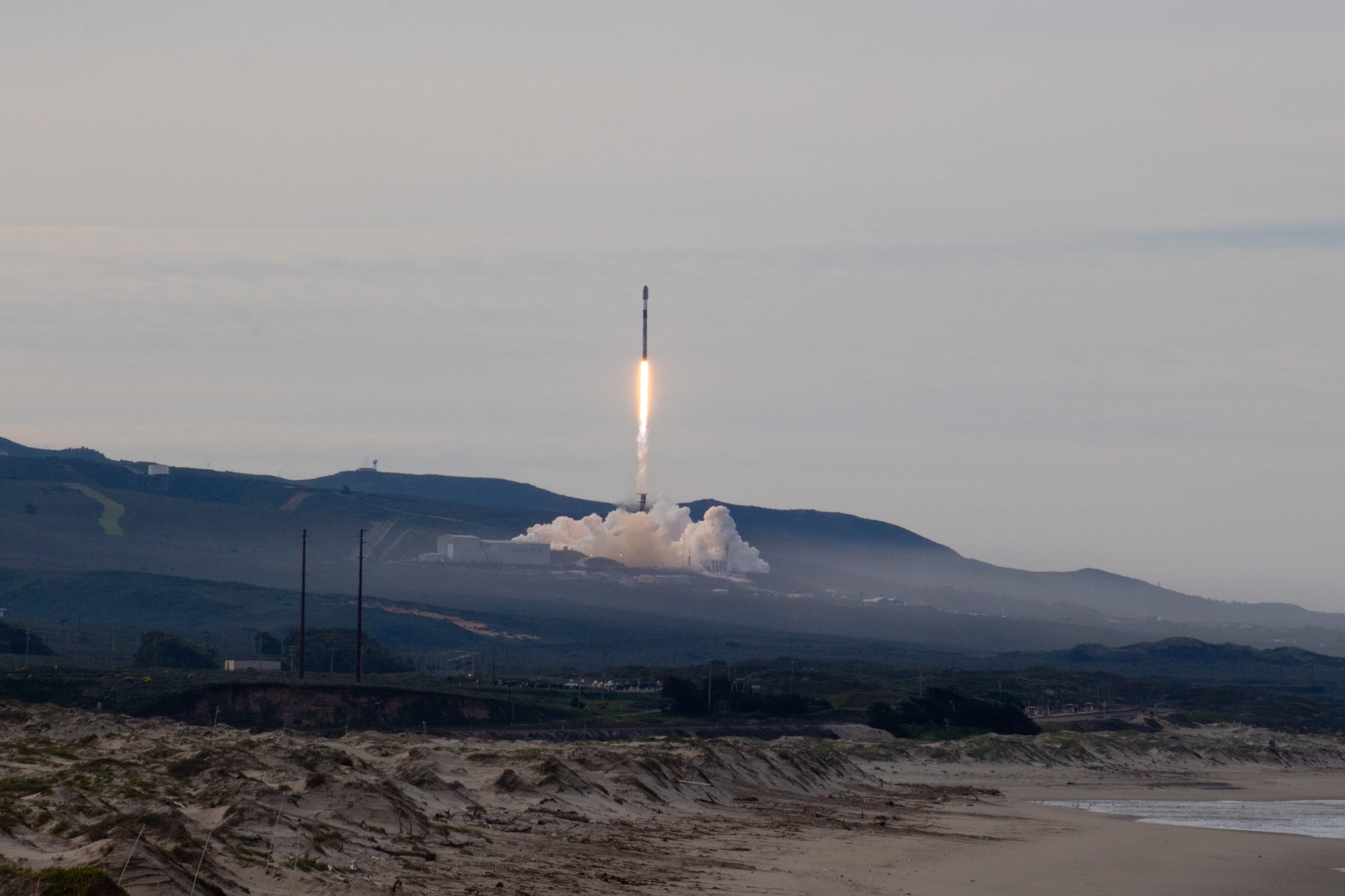 A Falcon 9 rocket carrying the Starlink 17-20 mission launches from Space Launch Complex 4 East at Vandenberg Space Force Base, Calif., Jan. 25, 2026.