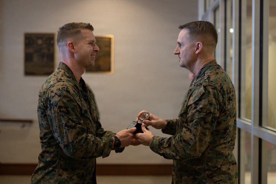 Marine Forces Reserve Chaplain receives Distinguished Service Award