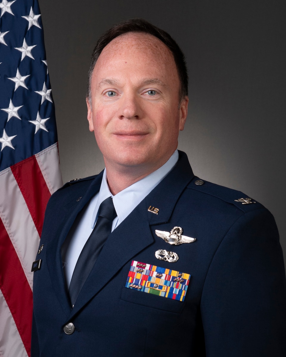 Official portrait of Col. Timothy Strouse
