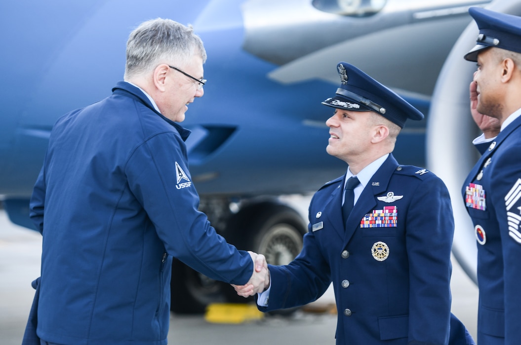 Secretary of the Air Force Troy Meink, shakes hands with Col. Aaron Gray, 55th Wing commander, during his arrival to Offutt Air Force Base, Neb., Jan. 22, 2026. The 55th Wing is the largest wing in Air Combat Command and the second largest in the U.S. Air Force. (U.S. Air Force photo by Chad Watkins)