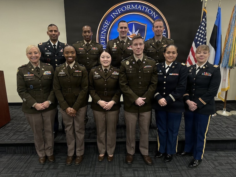 Army Reserve lieutenant earns top honor for Public Affairs Communications Strategy Qualification Course