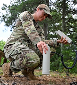 Service members serve