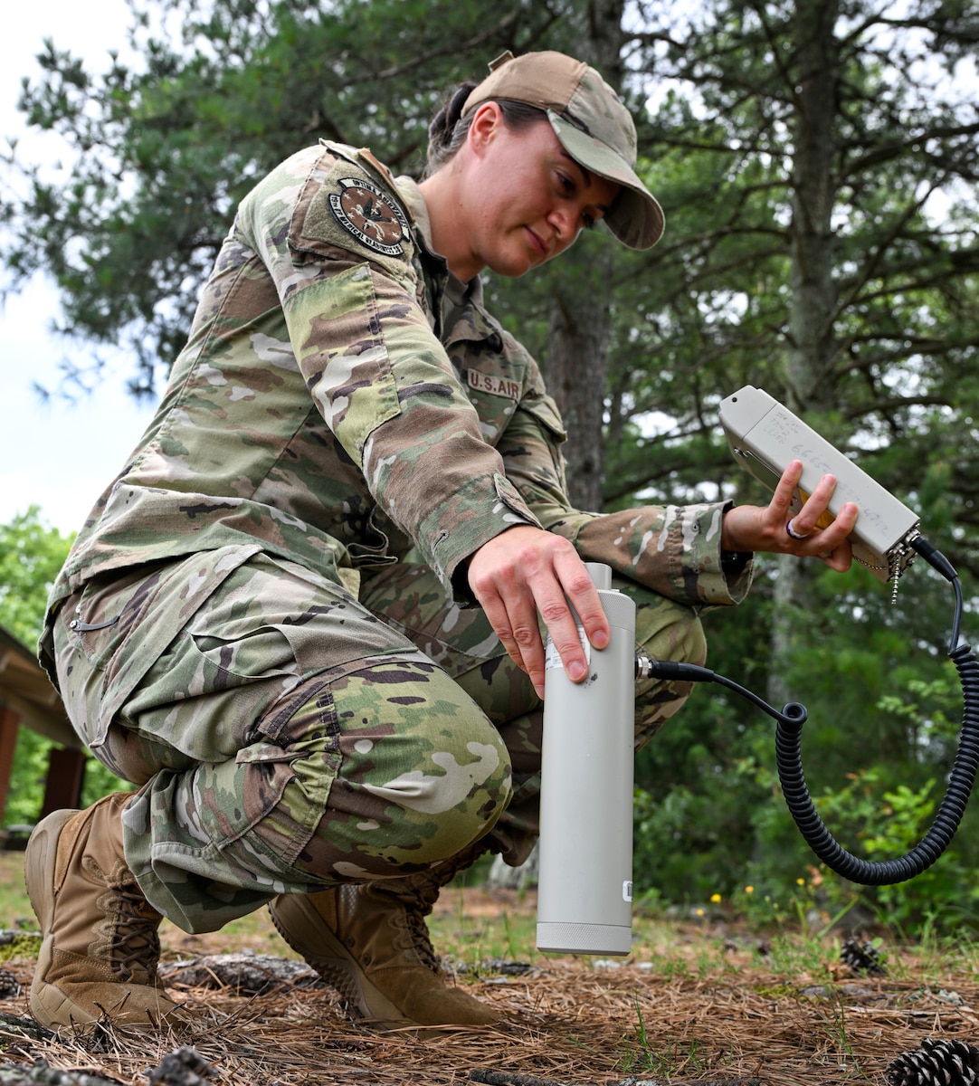 Service members serve