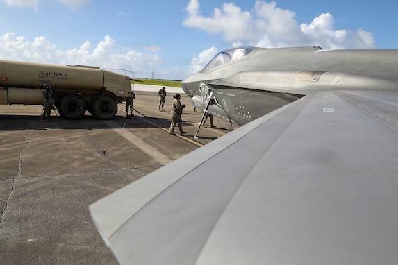 9th Mission Support Command Soldiers fueling the fight for Valiant Shield