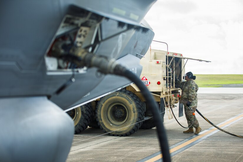 9th Mission Support Command Soldiers fueling the fight for Valiant Shield