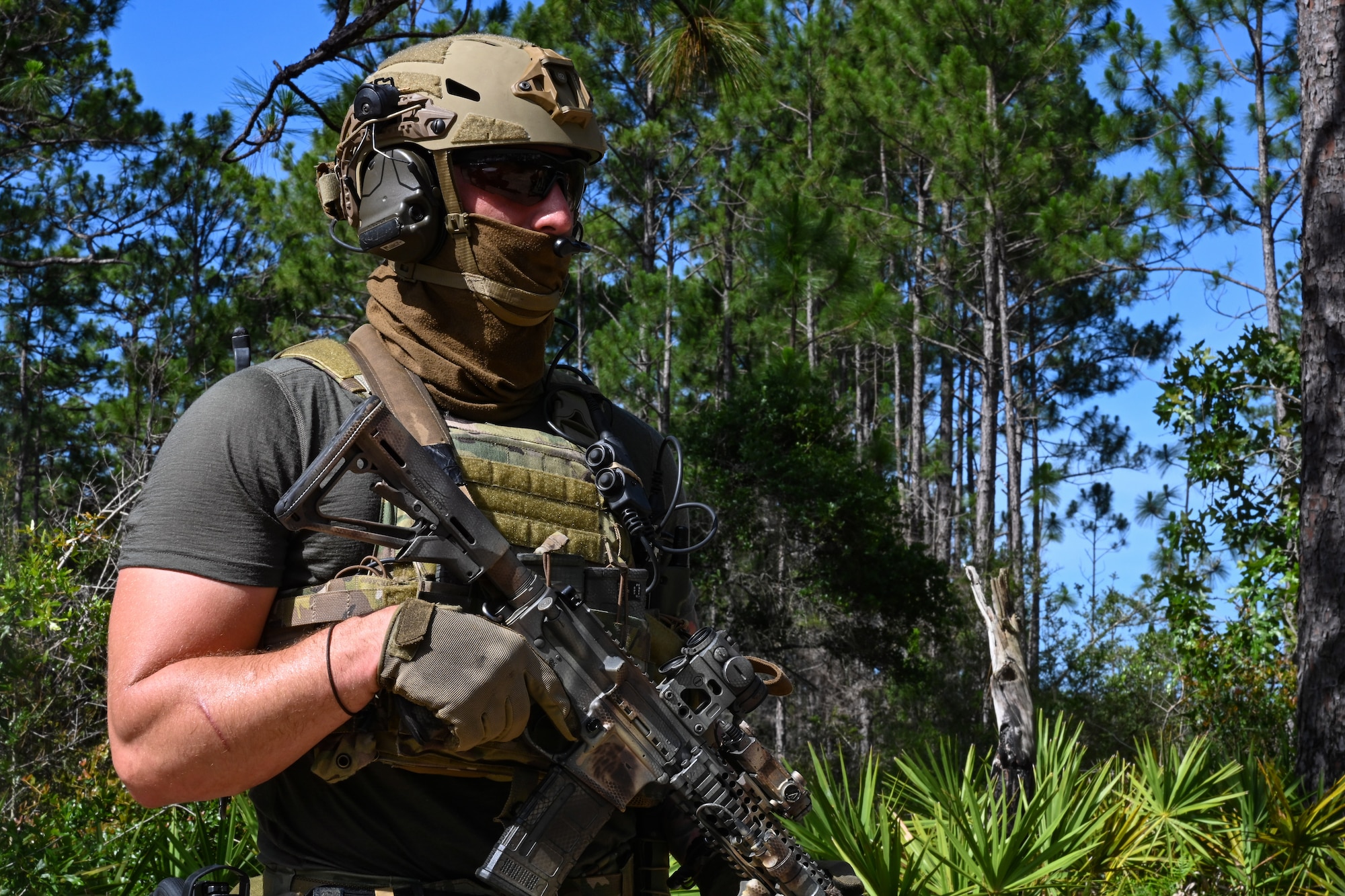 A Czech Republic special operations forces member participates in close-quarters battle training during exercise Emerald Warrior Spiral at Hurlburt Field, Florida, June 8, 2026.