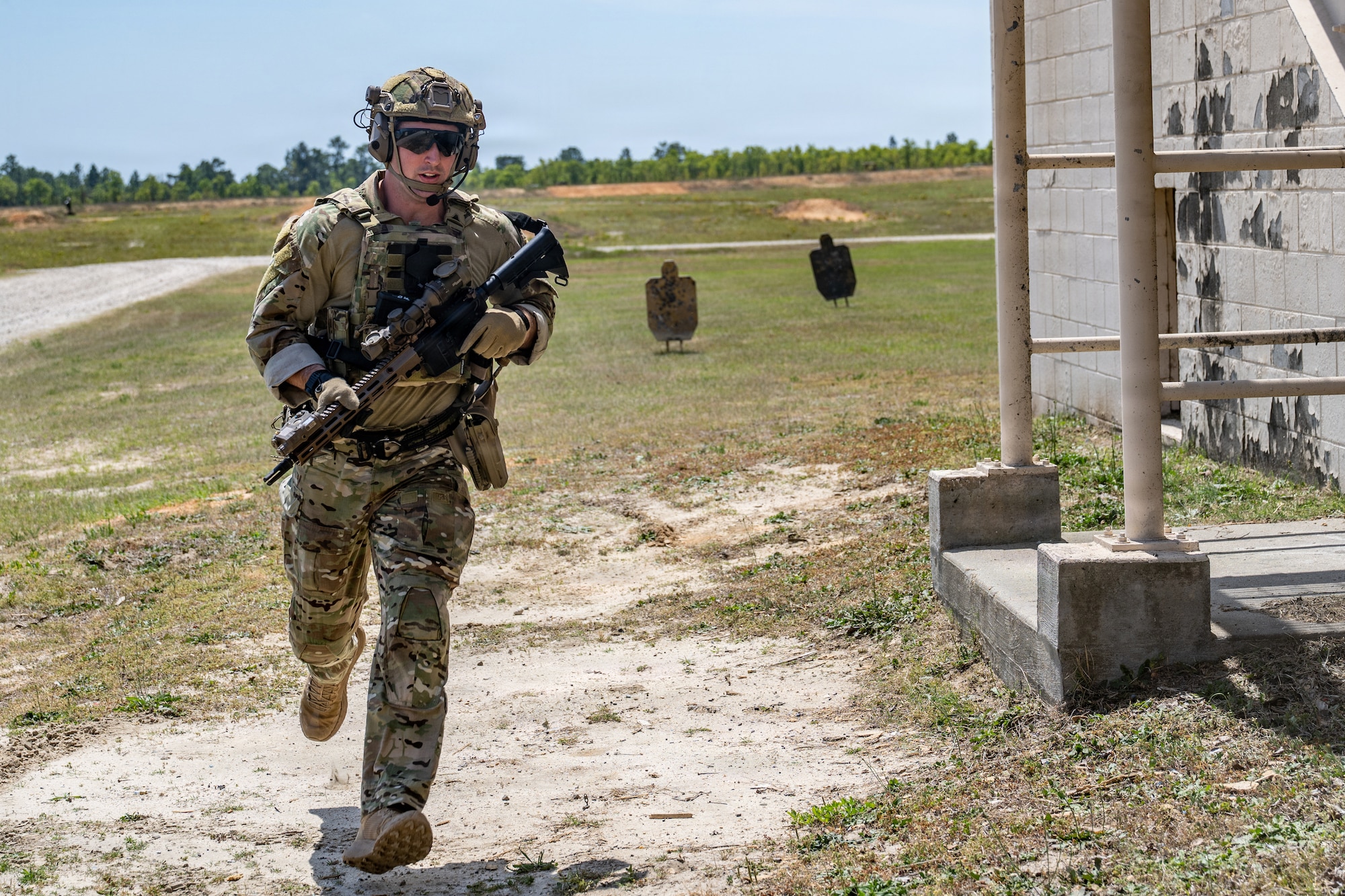 U.S. Air Force Airmen assigned to the 14th Air Support Operations Squadron participate in advanced engagement training at Fort Bragg, North Carolina, April 15, 2026