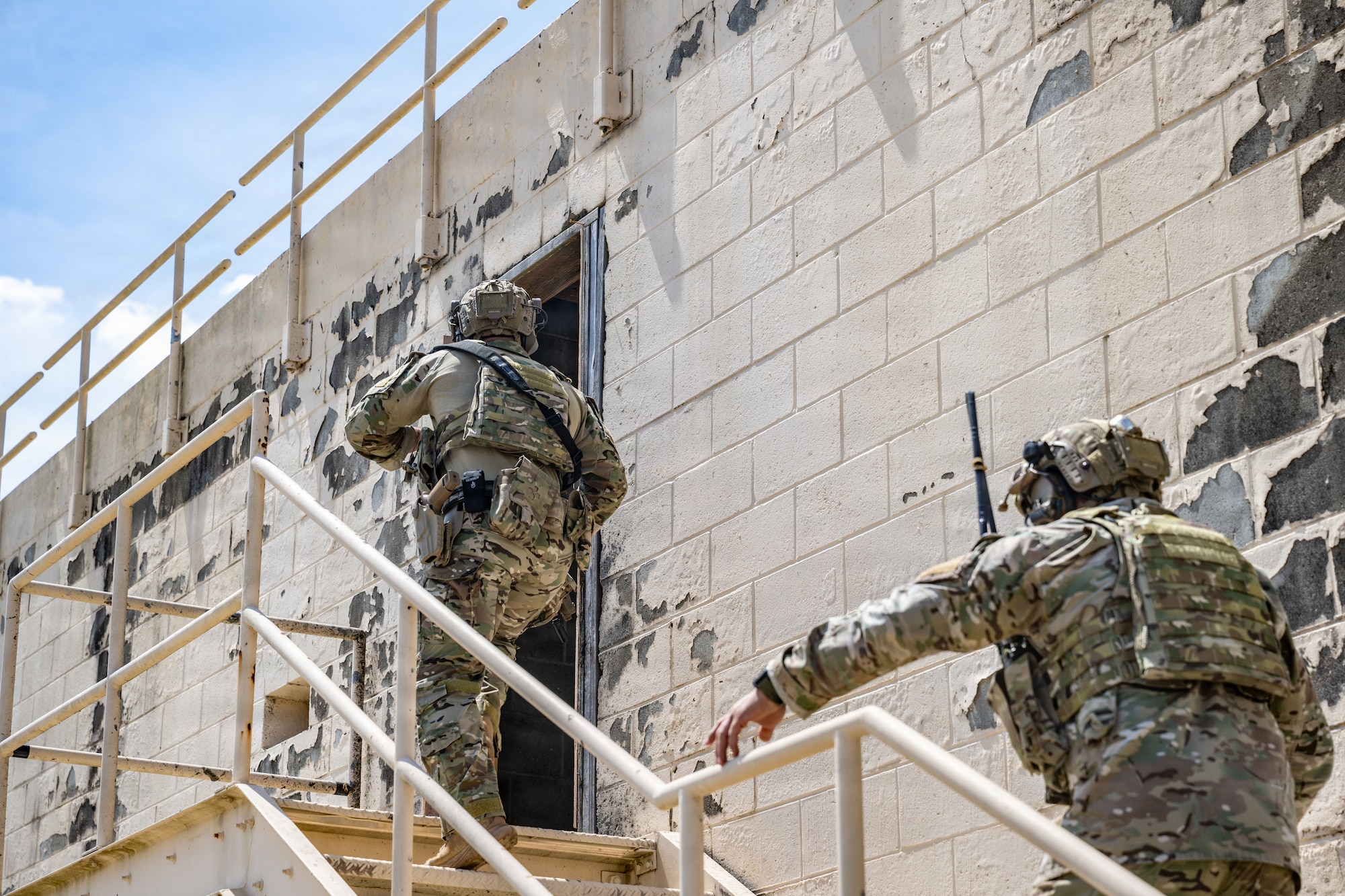 U.S. Air Force Airmen assigned to the 14th Air Support Operations Squadron participate in advanced engagement training at Fort Bragg, North Carolina, April 15, 2026