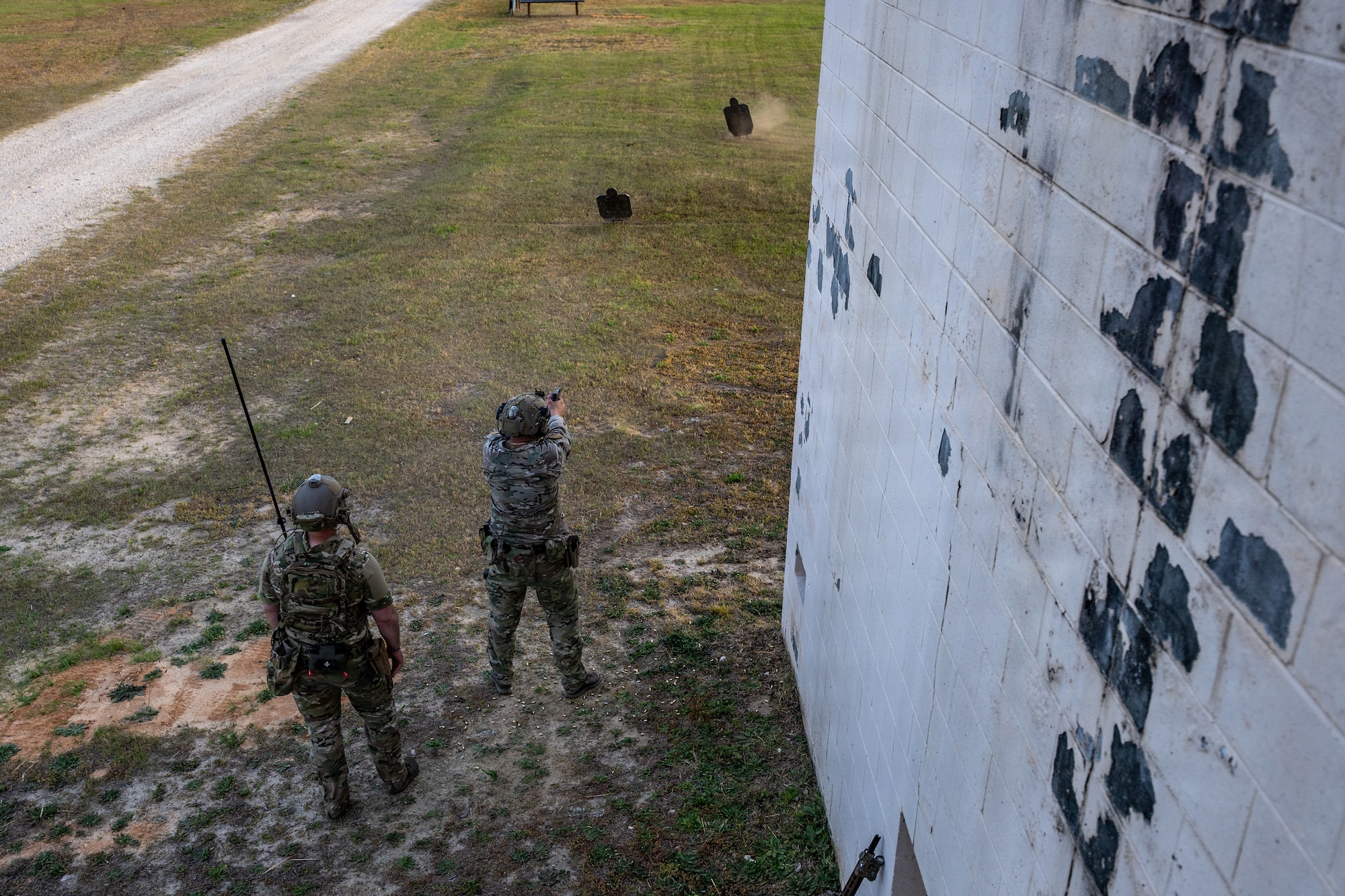 U.S. Air Force Airmen assigned to the 14th Air Support Operations Squadron participate in advanced engagement training at Fort Bragg, North Carolina, April 15, 2026