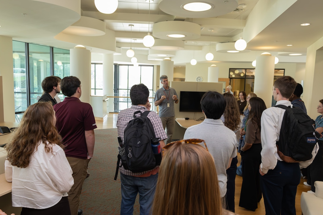 SMART scholars tour the Information Technology Laboratory at the U.S. Army Engineer Research and Development Center (ERDC) in Vicksburg, Miss.