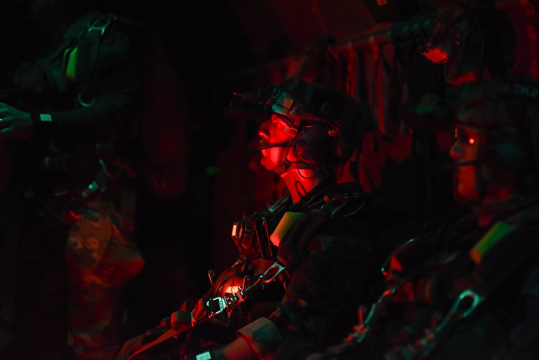 night mission soldiers on chanook
