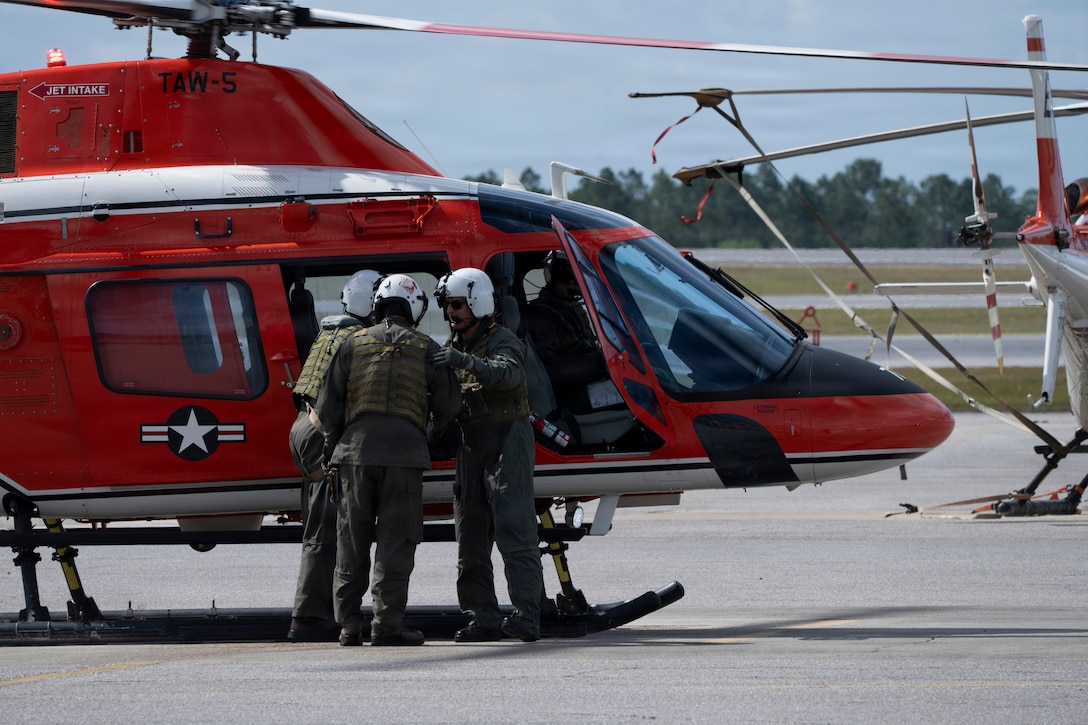 U.S. Marine Corps Gen. Christopher Mahoney, Vice Chairman of the Joint Chiefs of Staff, speaks with flight crew personnel during his visit to Naval Air Station (NAS) Whiting Field in Milton, Fla., 24 April, 2026. Gen. Mahoney had the opportunity to conduct a training flight in a TH-73A Thrasher out of the Helicopter Training Squadron 8 “Eightballers”. Used to train U.S. Navy, Marine Corps and Coast Guard aviators, the TH-73A Thrasher seats two pilots and up to three additional passengers allowing a non-flying student to fully observe the cockpit, maximizing learning and training opportunities.(DoW photo by Master Sgt. Tinese Treadwell)