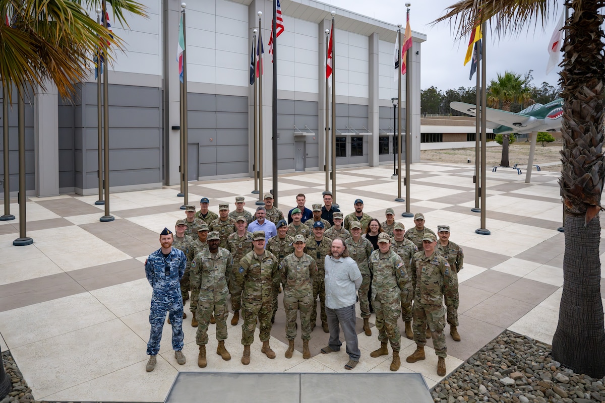miltary memebers pose for group photo