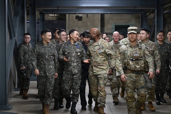 ROK Army Gen. Jin Young-seung, Chairman of the Joint Chiefs of Staff, visits the ROK-U.S. Combined Forces Command wartime command post during the Freedom Shield 2026 exercise