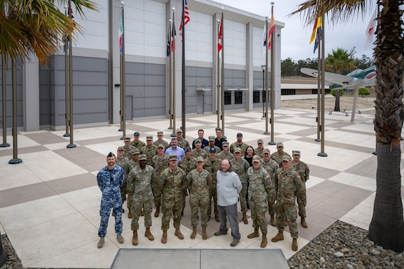 miltary memebers pose for group photo