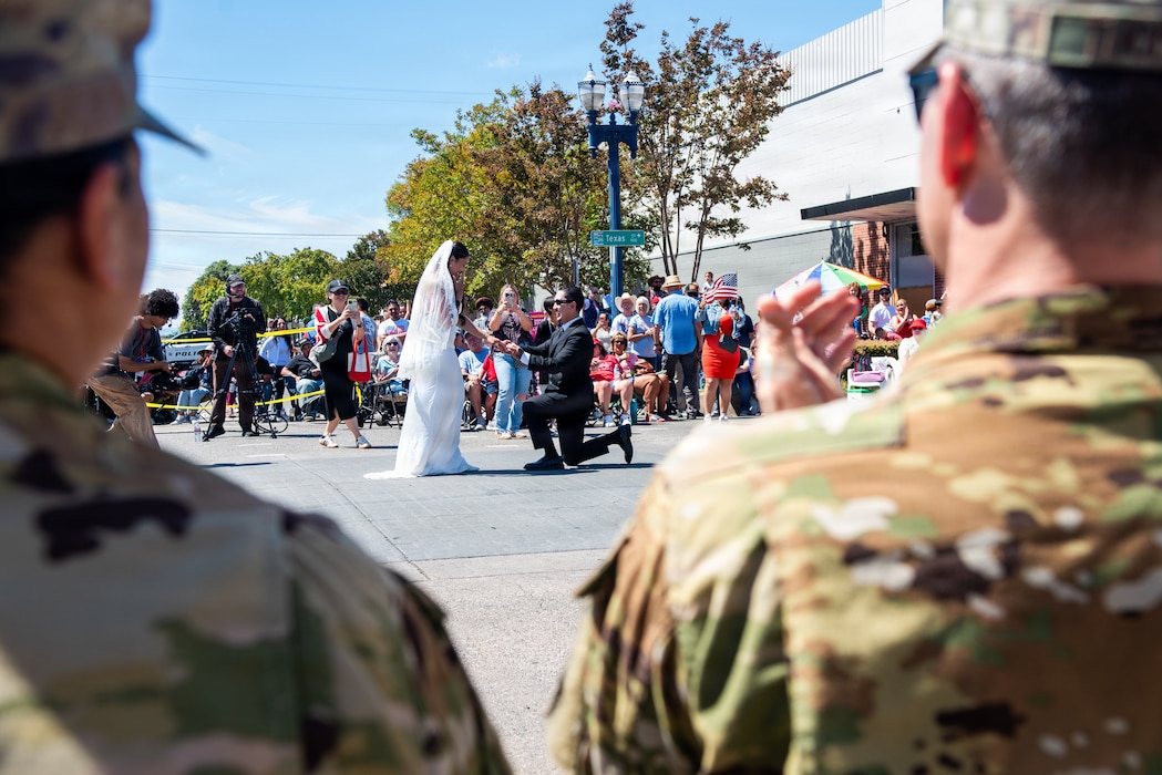 Marriage proposal occurs during parade