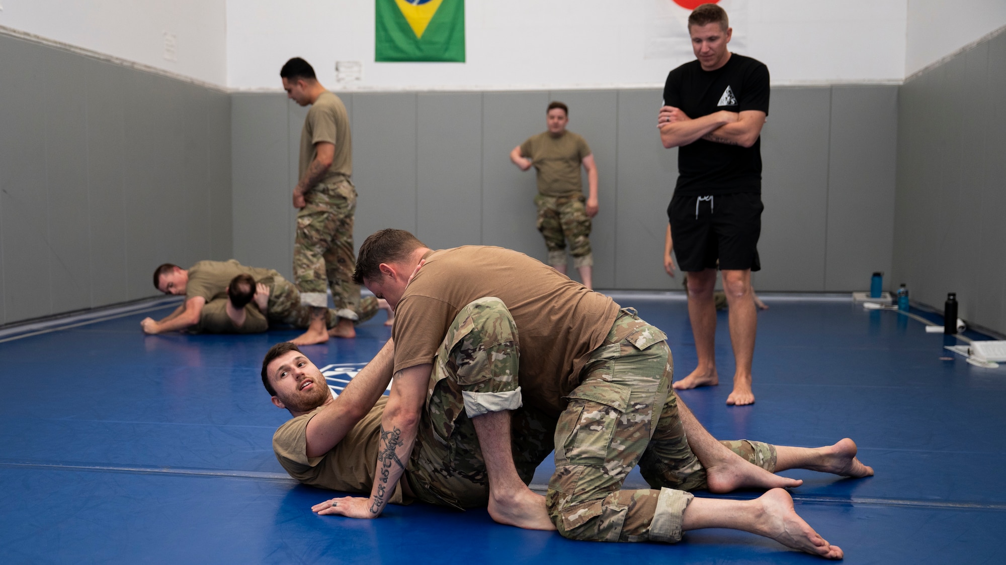 Airmen demonstrate combativeness techniques.